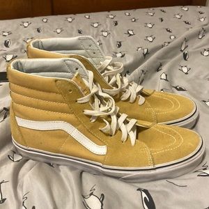 Worn maybe a couple times. Too big for me!  Non smoking home